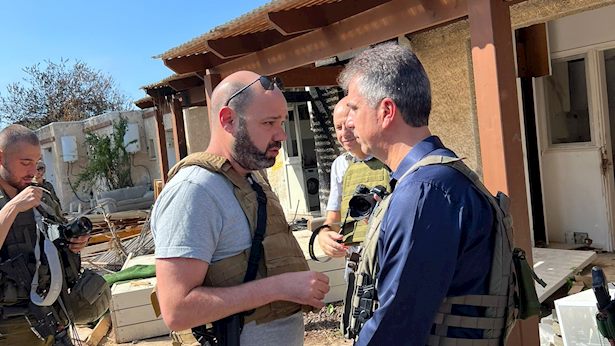 השר אלי כהן ויו"ר עמותת נחמה והצלה ביקרו בכפר עזה